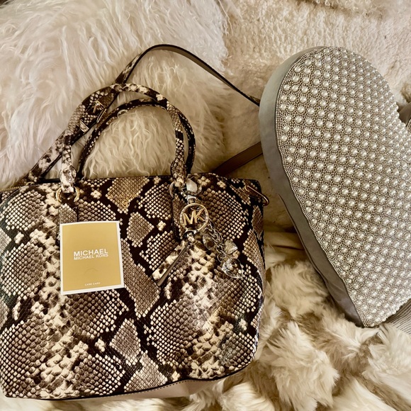 🩷New Authenic Michael Kors Snake print purse💗 - Picture 2 of 2